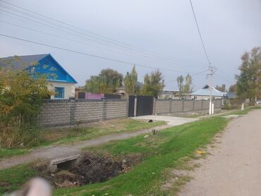 тоголок молдо дом: 100 м², 4 комнаты, Подвал, погреб, Забор, огорожен