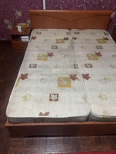 Двуспальные кровати: Двуспальная кровать, Б/у, С матрасом, длина - 200 см — 2