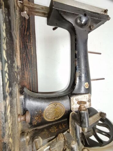 Qədim tikiş maşınları: "Zinger" Almaniya istehsalı olan qədim tikiş maşını. Yaşı 100 ildən — 5