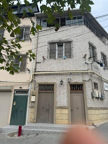 Uzunmüddətli kirayə mənzillər: Inşaçilar metrosuna yaxin 3/1 mertebesinde 1 otaqli ev 350 — 1