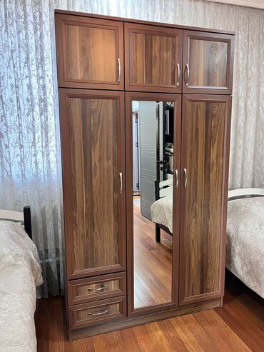 paletdən mebel: Dolab satılır 100 azn.olcu Eni 1.20.Hün2.10 unvan Kohne Suraxanı 1482