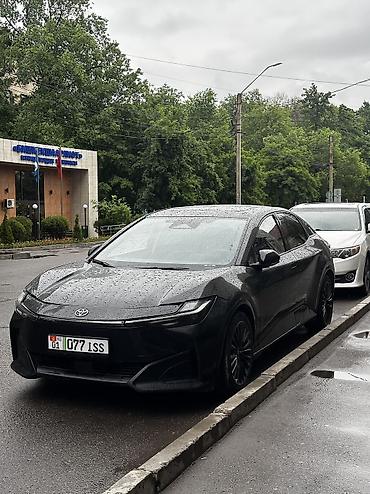 byd e1: Toyota bZ3: 2023 г., Автомат, Электромобиль, Седан — 2