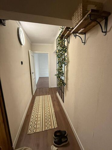 куплю квартиру в бишкеке 8 микрорайоне: 1 комната, 33 м², 104 серия, 2 этаж, Евроремонт