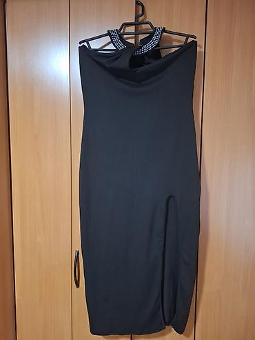 zip: Elegantna crna haljina bez rukava, uskog kroja do kolena. Gornji deo — 1