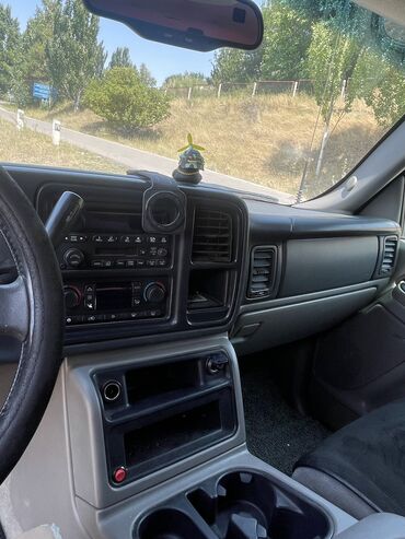 Chevrolet: Chevrolet Suburban: 2004 г., 6 л, Автомат, Бензин, Внедорожник — 9