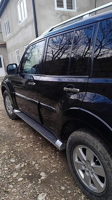 Mitsubishi: Mitsubishi Pajero (GLS) SUV - Kuzov: qara rəng, 5 qapı, yan — 3
