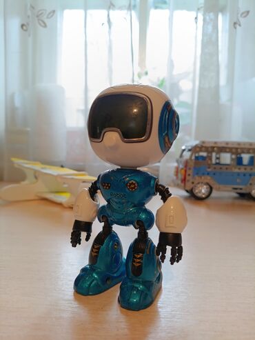 робот игрушки: Игрушки, металлический робот на батарейках, бус-конструктор