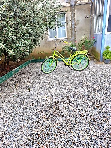 velosiped qoşqu: Barter olunur. Parlaq yaşıl rəngdə şəhər tipli velosiped. Aşağı — 1