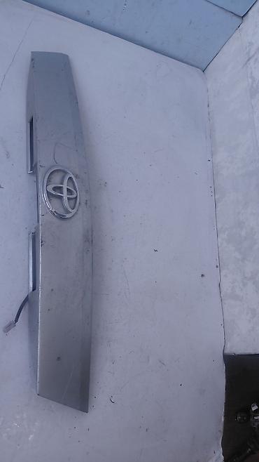 багажник калдина: Накладка крышки багажника Toyota, 2004 г., Б/у, Оригинал — 2