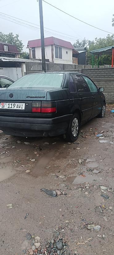 Volkswagen Passat: 1993 г., 1.8 л, Механика, Бензин, Седан