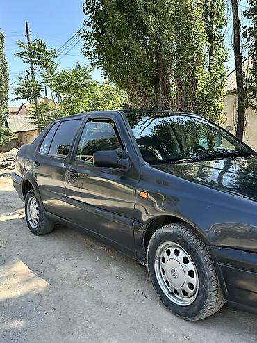 mini ev: Volkswagen Vento: 1994 г., Механика, Бензин, Седан — 2