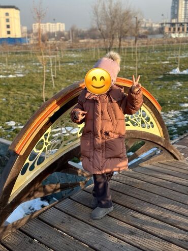 детский пальто: Детская зимняя куртка Next ориниганал. - Возраст/рост: 5 лет, на рост