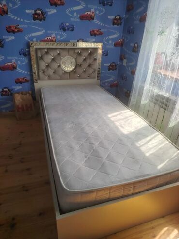 tek kravat işlənmiş: Oğlan üçün, İşlənmiş, Çarpayı, Bazasız, Matras ilə, Siyirməsiz