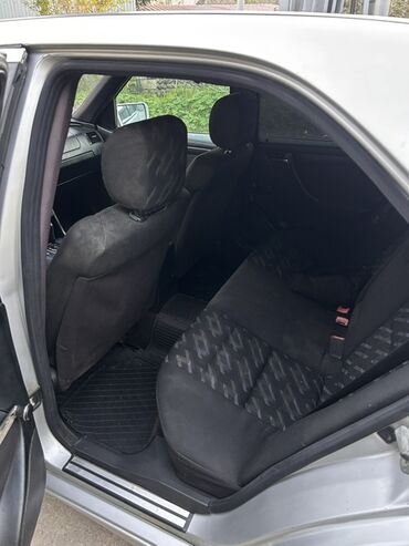 Mercedes-Benz: Mercedes-Benz C-Class: 1.8 l | Sedan — 7