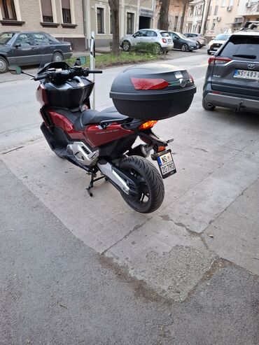 Honda: Honda Forza (serija maxi skutera) – crveno/crna - Snažan i ekonomičan — 3