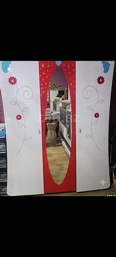 Uşaq/yeniyetmə otağı üçün 3 qapılı geyim şkafı təcili satılır lalafo.az -da Uşaq/yeniyetmə otağı üçün 3 qapılı geyim şkafı təcili satılır