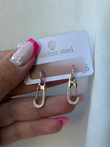 Aksesuarlar: Sırğalar tək qiymət -3,50azn Təsvir: - Rənglər: rose gold,qızıl,gümüş — 8