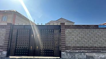 Продажа коттеджей и домов: Продаётся жилой дом с огороженным участком. - Капитальный забор из — 1