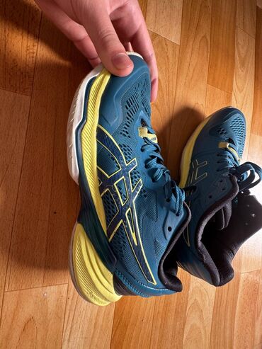 футбольные мячи купить в бишкеке: Кросовки Asics в сине желтой расцветки для волейбола и спорта 38