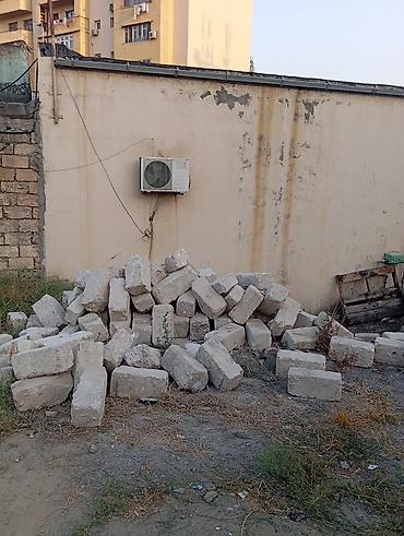 spicka bloku: Ağ rəngli tikinti daşları (şlakobeton/qəlib daşları) – müxtəlif ölçülü — 1