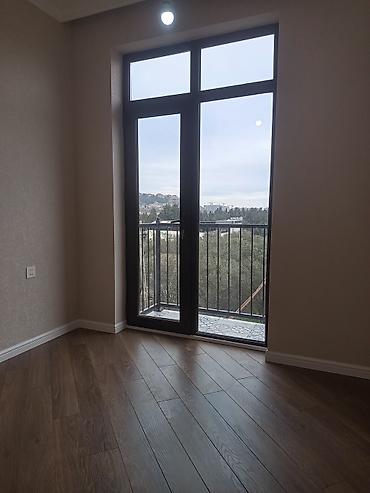 gence satilan evler: Qaraçuxur qəs., 3 otaqlı, Yeni tikili, m. Neftçilər, 108 kv. m — 3