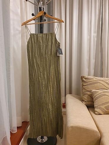pantalone mona: Maslinasto zelena plisirana haljina na tanke bretele - Duga, ravna — 2