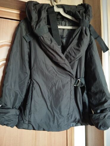 весенняя куртка размер м: Очень легкая,теплая куртка в идеальном состоянии на теплую