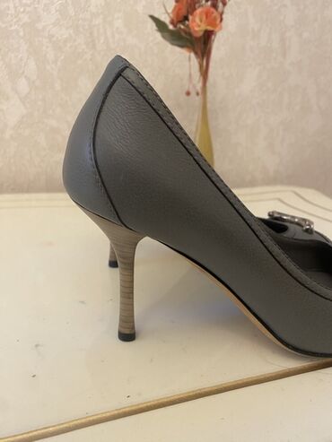 Tuflilər: Tuflilər, YSL, Ölçü: 37, rəng - Mavi, Yeni — 28