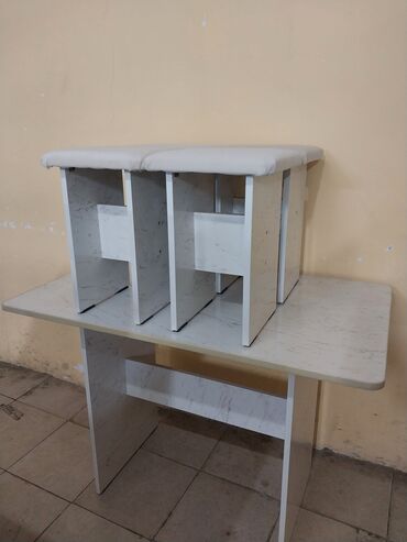 стол с табуретками: Комплект стол и стулья Новый