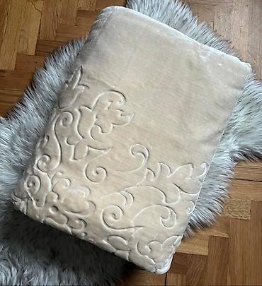 Ostali nameštaj: Singl i bracna ćebad Dimenzije-160*220 Cena-3.400 din — 4