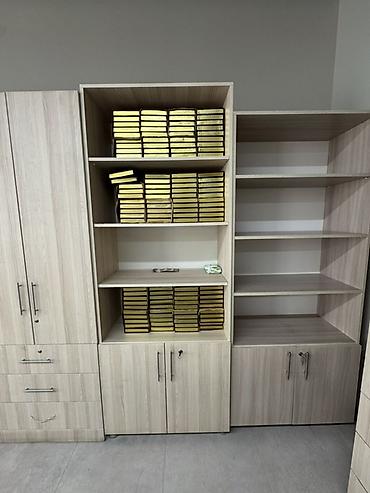 ofisler: Komplektin xüsusiyyətləri: - Hündür, ikiqapılı dolablar - Daxildə — 4