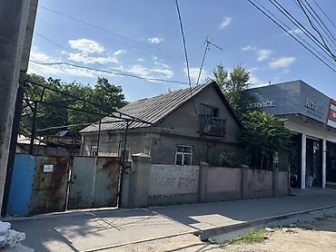 Сдается земельный участок с постройками на первой линии оживлённой