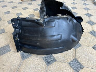 Подкрылки, брызговики, защита днища: Подкрылок Передний левый Toyota, 2021 г., Б/у, Оригинал — 2