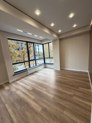 квартиры рядом: 3 комнаты, 66 м², Элитка, 2 этаж, Дизайнерский ремонт