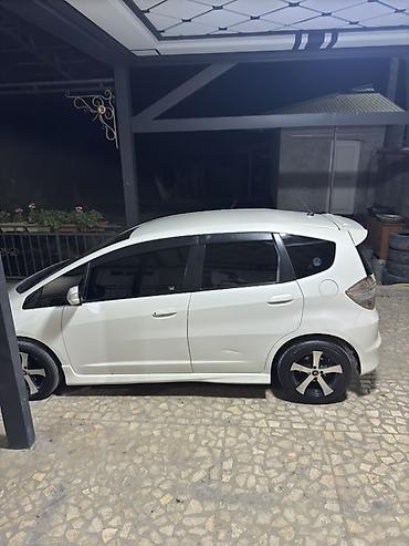 додж калибр: Honda Fit: 2008 г., 1.5 л, Вариатор, Бензин, Хэтчбэк — 3