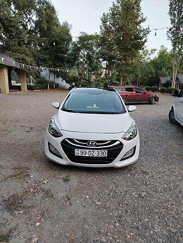 kredit avto aksesuar: Hyundai i30 hetçbek, ağ rəngdə, müasir və dinamik kuzov xəttlərinə — 2