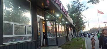 официант с ежедневной оплатой: Требуется Сотрудник линии раздачи фаст-фуд заведения