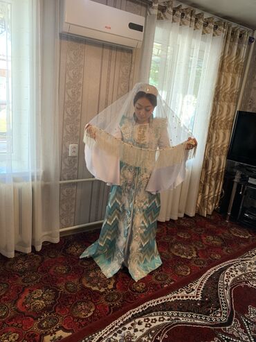 платье кыргыз: Продаю платья никах одевала на 30 минут новое размер 44 до 48 . В