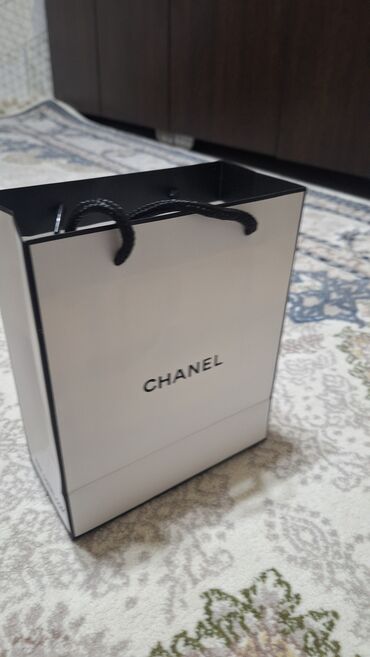 лампа для манекюра: CHANEL Miroir Double Facettes — фирменное складное зеркало-дуо