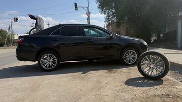 набор ключеи: Дөңгөлөктөр монтажда 235 / 45 / R 18, Жай, Колдонулган, Комплект, Жеңил унаалар, Куйма, тешиктери - 5