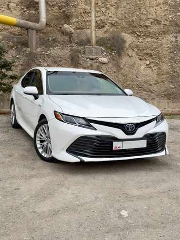 Toyota: Toyota Camry: 2018 г., 2.5 л, Вариатор, Гибрид, Седан