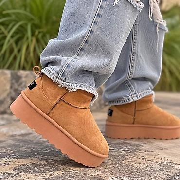 ugg mini 42: Cena3100din 
. od 36 do 41 veličine — 2