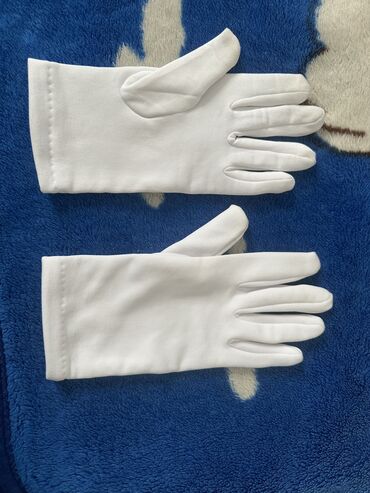 полиэтиленовые перчатки: Продаю абсолютно новые перчатки, белого цвета. Остались последние
