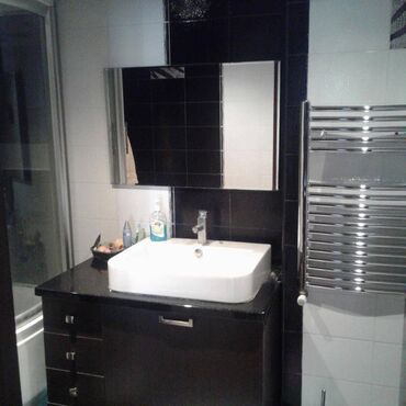 Uzunmüddətli kirayə mənzillər: Xətai rayonu,Həzi Aslanov metrosunun çıxışı.17 mərtəbəli binanın,6-cı — 8