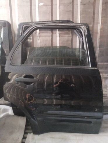 Крышки багажника: Задняя правая дверь Ford Б/у, цвет - Черный,Оригинал