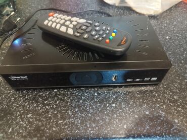 TV antenlər: FisherSat markalı qara rəngli rəqəmsal TV qəbuledicisi. Cihazın ön
