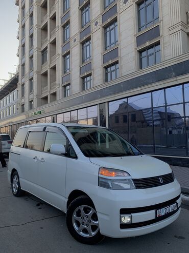 муссо 2: Toyota Voxy: 2002 г., 2 л, Автомат, Газ, Минивэн