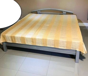 Текстиль: Покрывало для большой кровати ( здесь лежит на матрасе 2 м х 2 м)