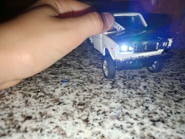 Oyuncaqlar: Məhsul: LED işıqlı kiçik ölçülü model avtomobil Təsvir: - Korpus — 10