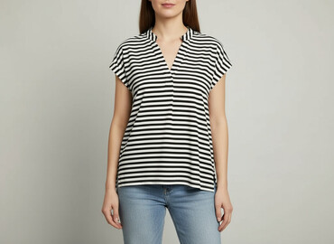 bluzki basic z dekoltem v: Women's blouse, size M
